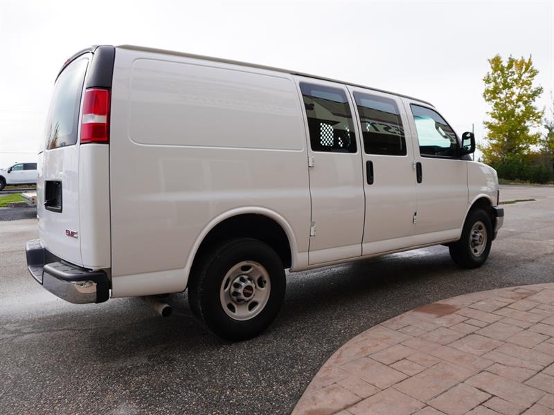 gmc Savana Cargo Van 2023 - 27