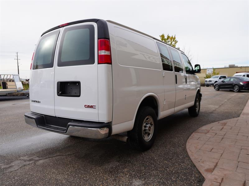 gmc Savana Cargo Van 2023 - 28