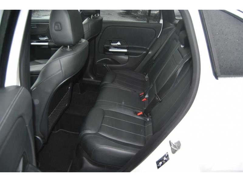 mercedes-benz GLA 2023 - 10