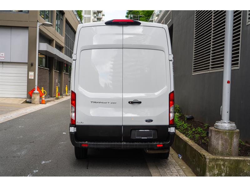 ford Transit fourgon utilitaire 2023 - 8