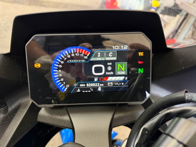 suzuki GSX 800F 2024 - 10