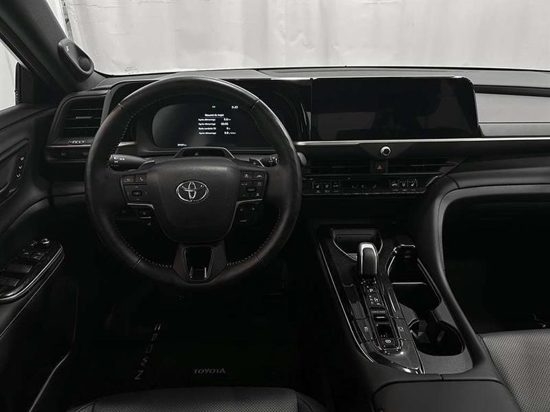 toyota Crown 2024 - 25