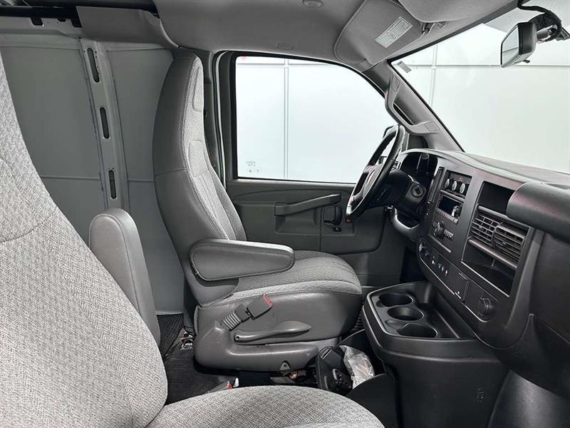 gmc Savana 2023 - 18