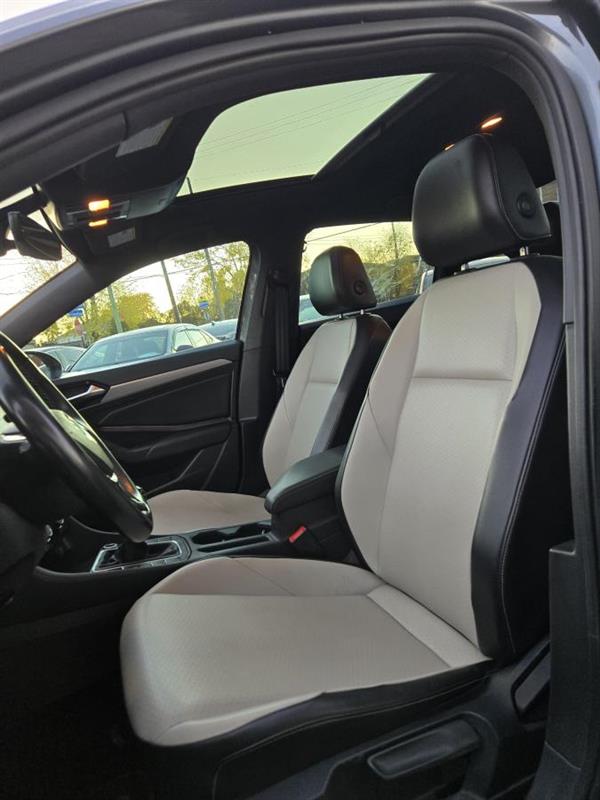 volkswagen Jetta 2019 - 16