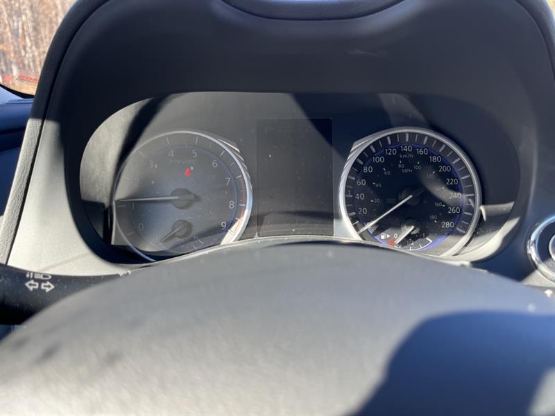 infiniti Q50 2017 - 25