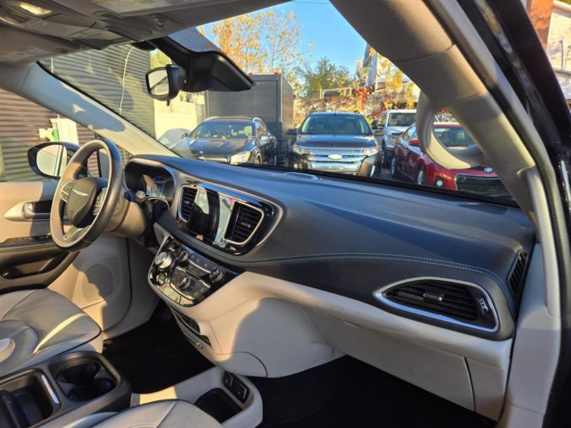 chrysler Pacifica Hybrid 2017 - 10