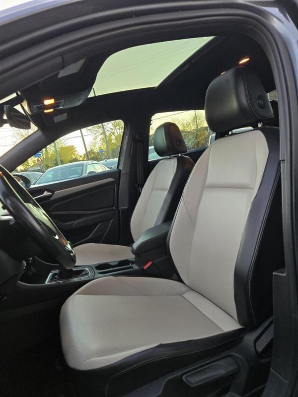 volkswagen Jetta 2019 - 16