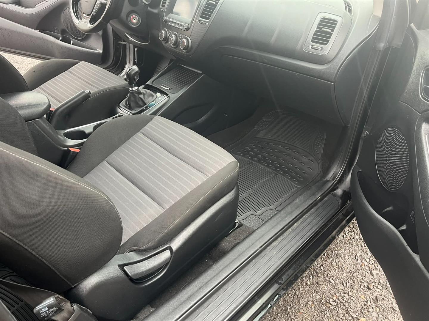 kia Forte Koup 2017 - 16