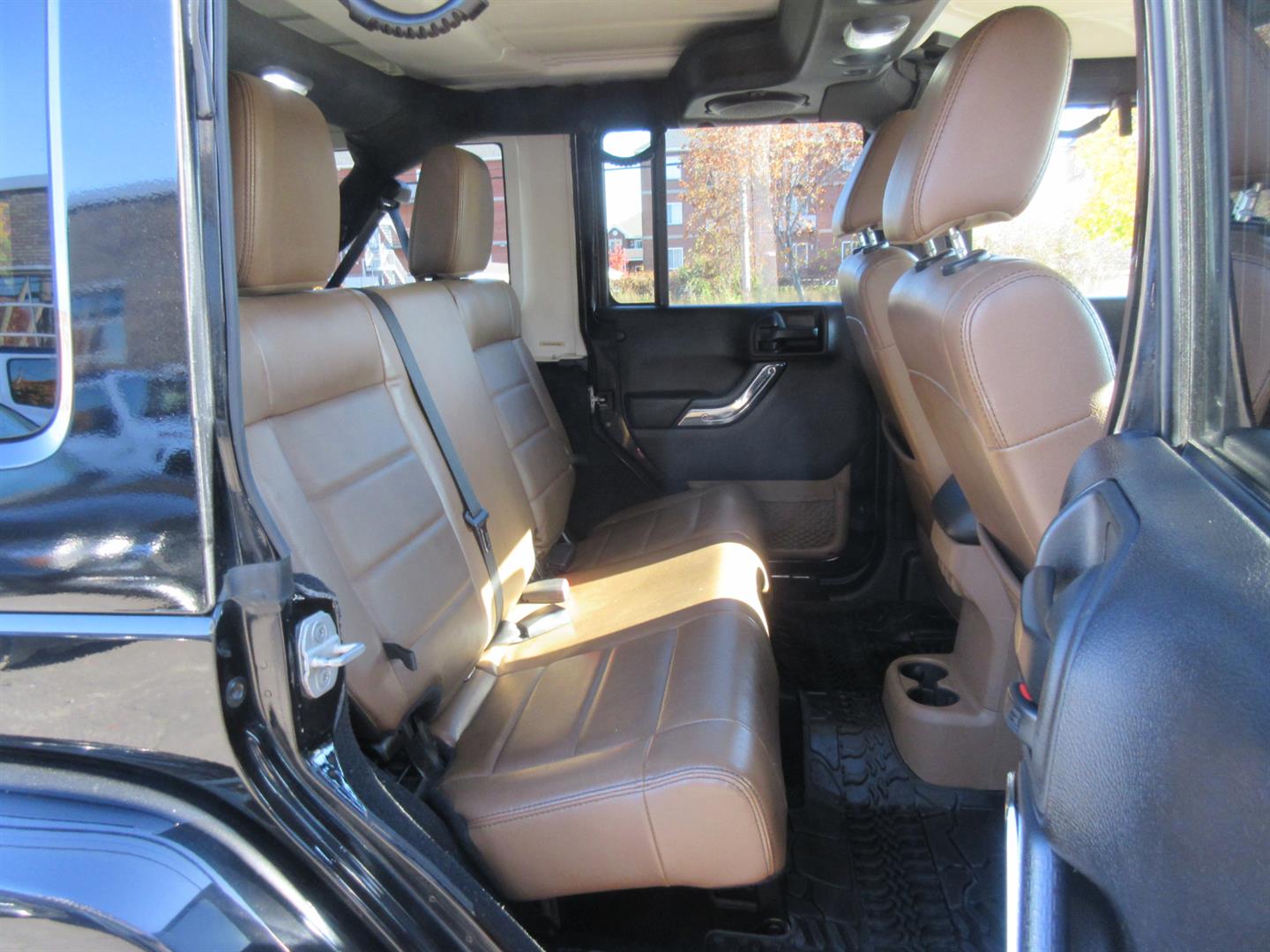 jeep Wrangler Unlimited 2011 - 21