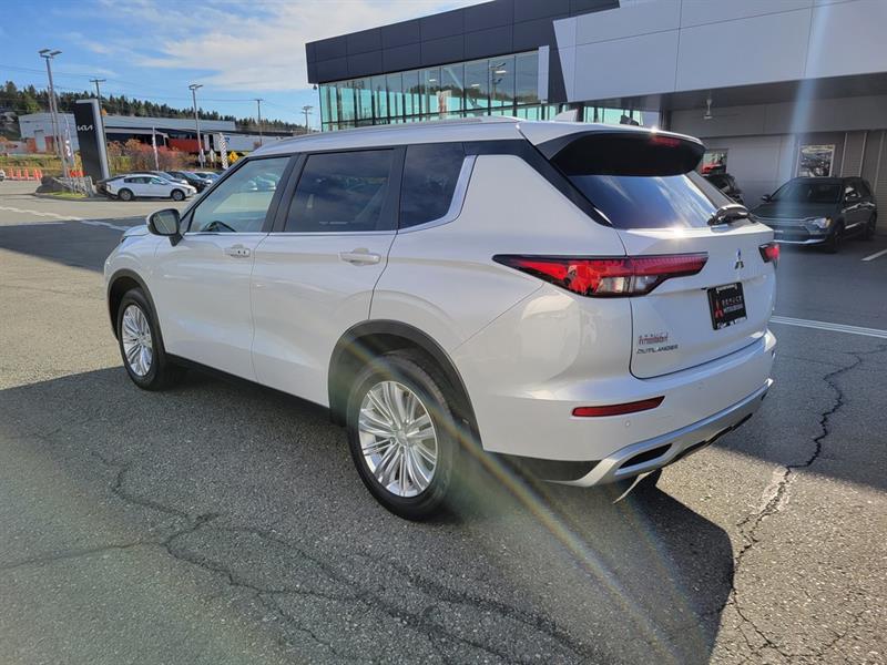 mitsubishi Outlander 2022 - 16