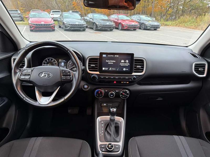 hyundai Venue 2022 - 25