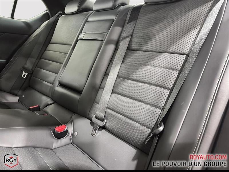 lexus IS 300 2022 - 8