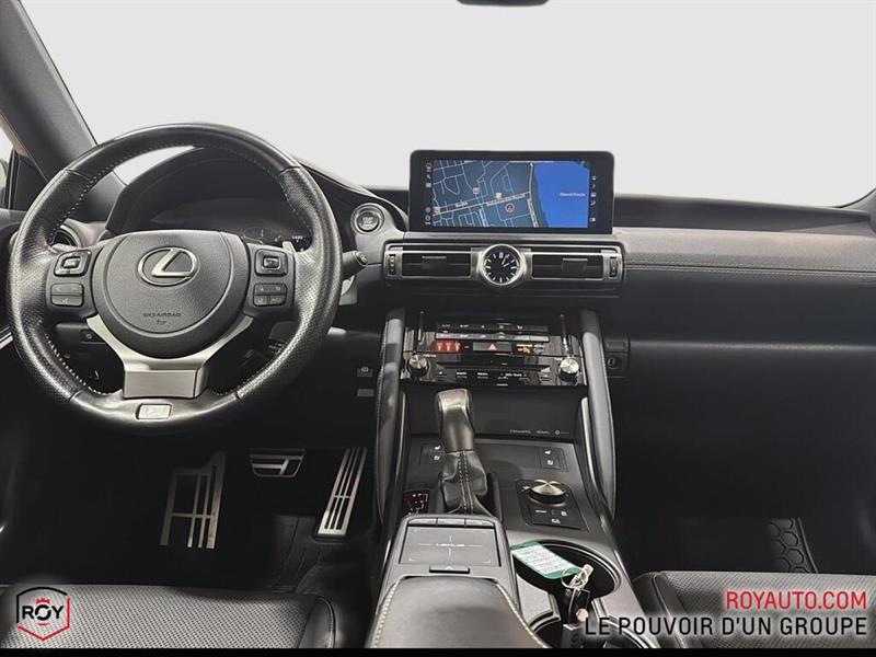 lexus IS 300 2022 - 9