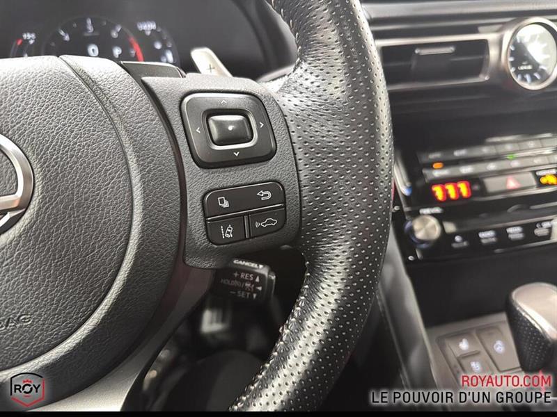 lexus IS 300 2022 - 12