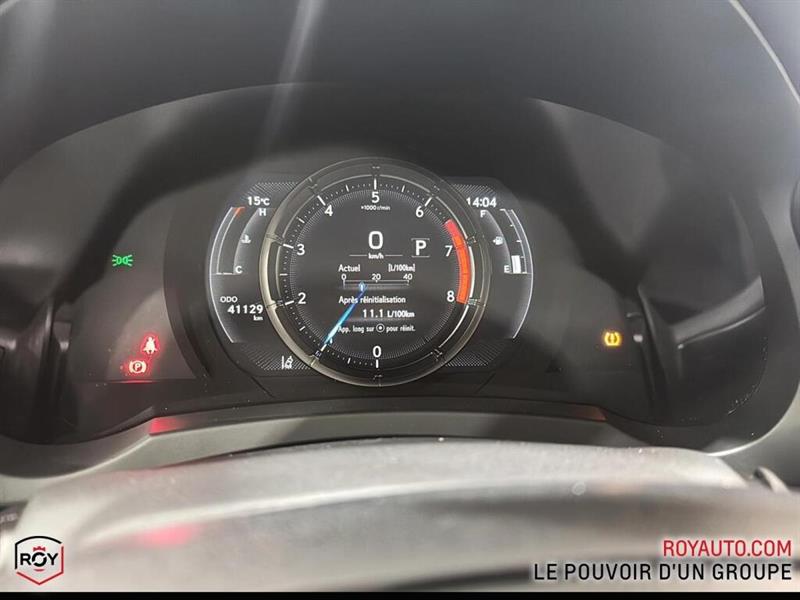 lexus IS 300 2022 - 13