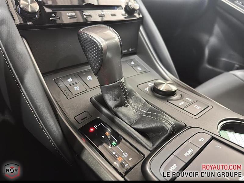 lexus IS 300 2022 - 14