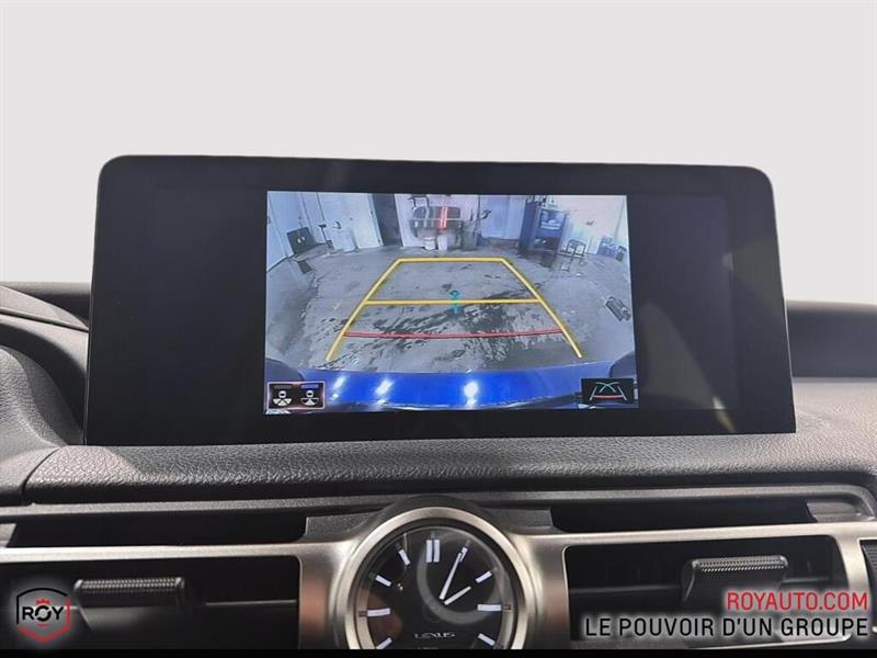 lexus IS 300 2022 - 17