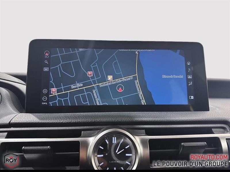 lexus IS 300 2022 - 18