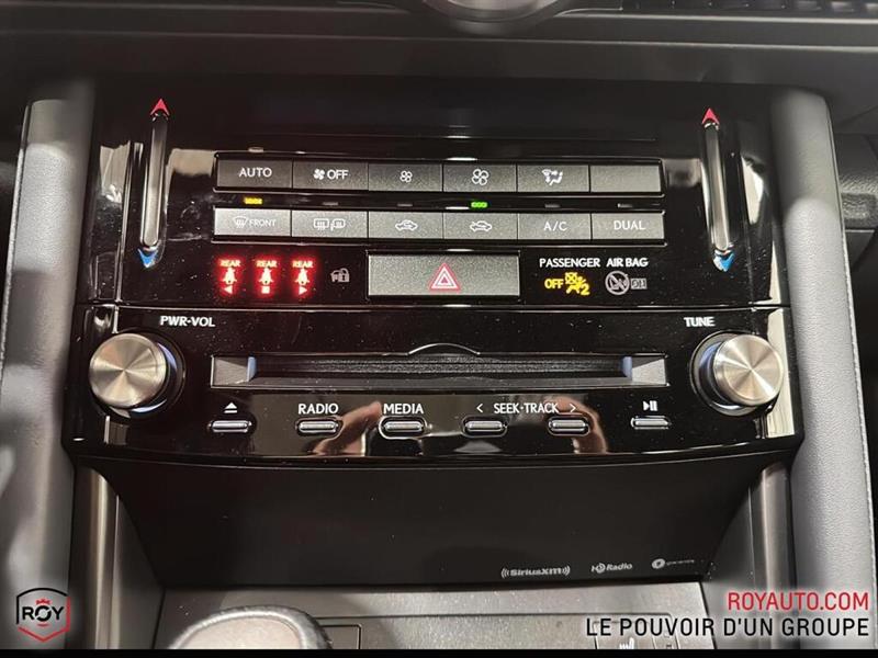 lexus IS 300 2022 - 19