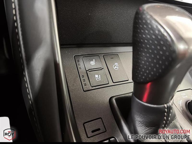 lexus IS 300 2022 - 20