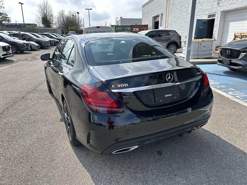 mercedes-benz C300 2021 - 11