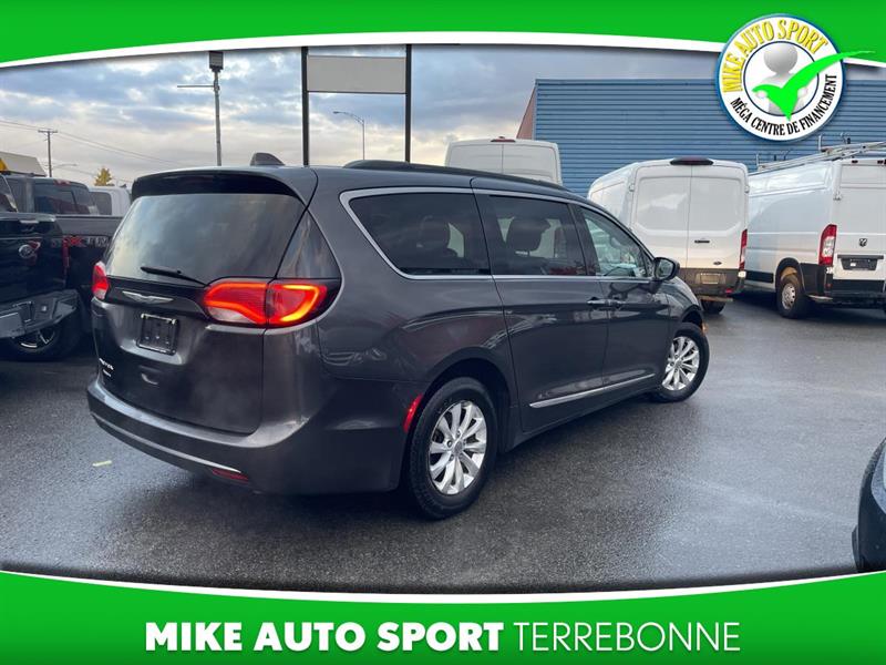 chrysler Pacifica 2017 - 4