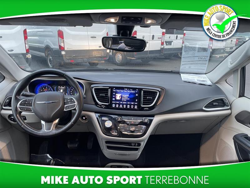 chrysler Pacifica 2017 - 12