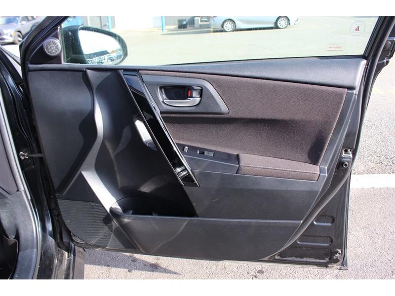 toyota Corolla iM 2017 - 44