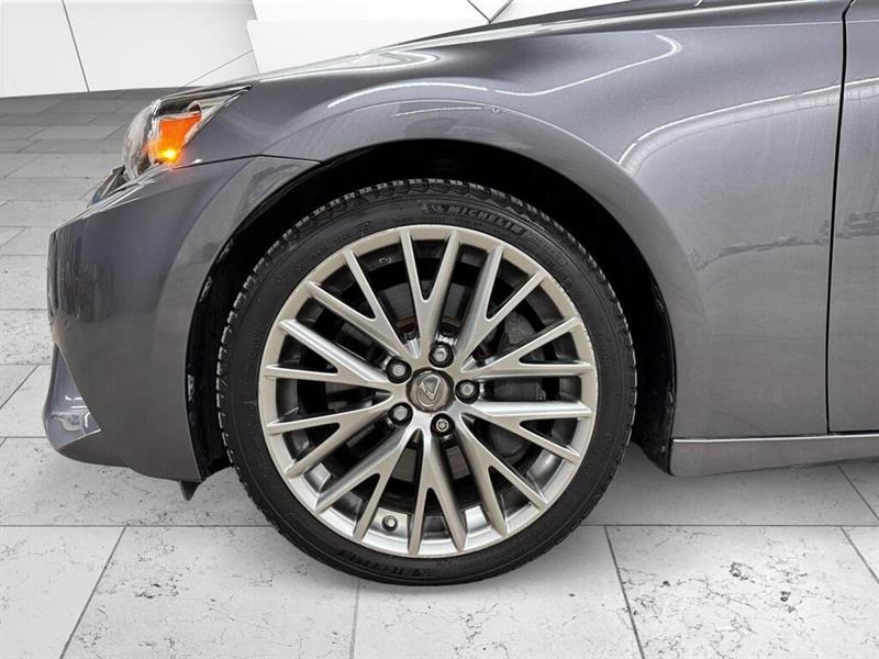 lexus IS 300 2016 - 8