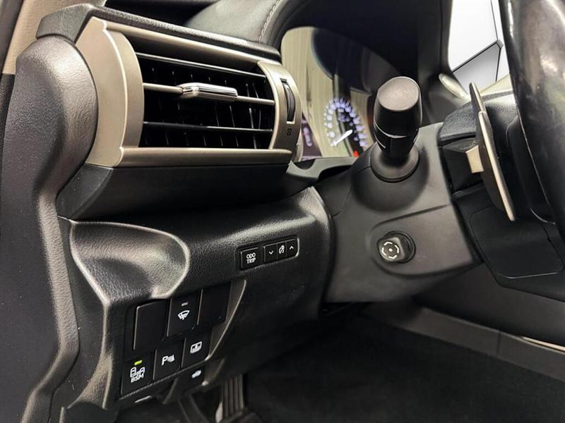 lexus IS 300 2016 - 13