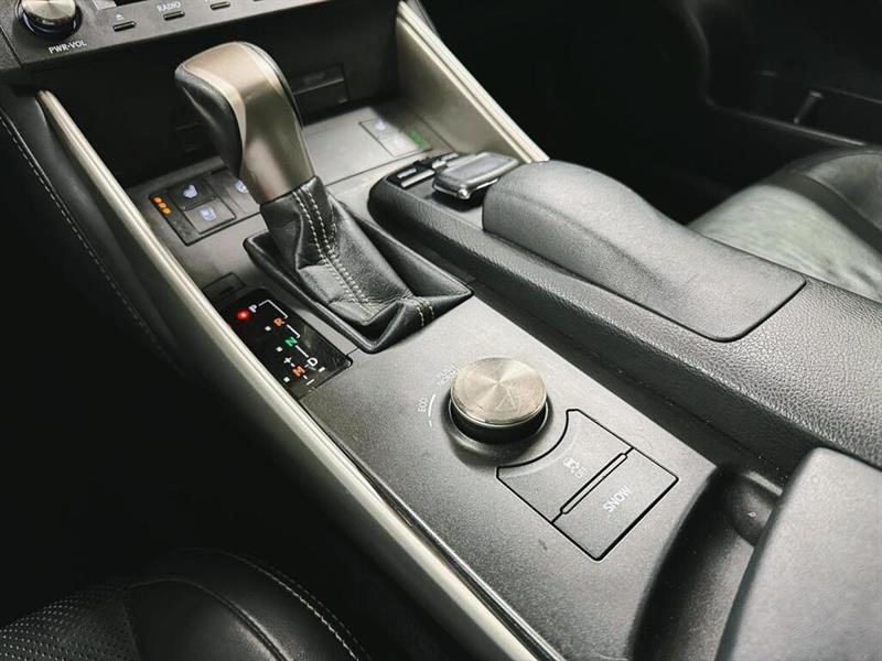 lexus IS 300 2016 - 20