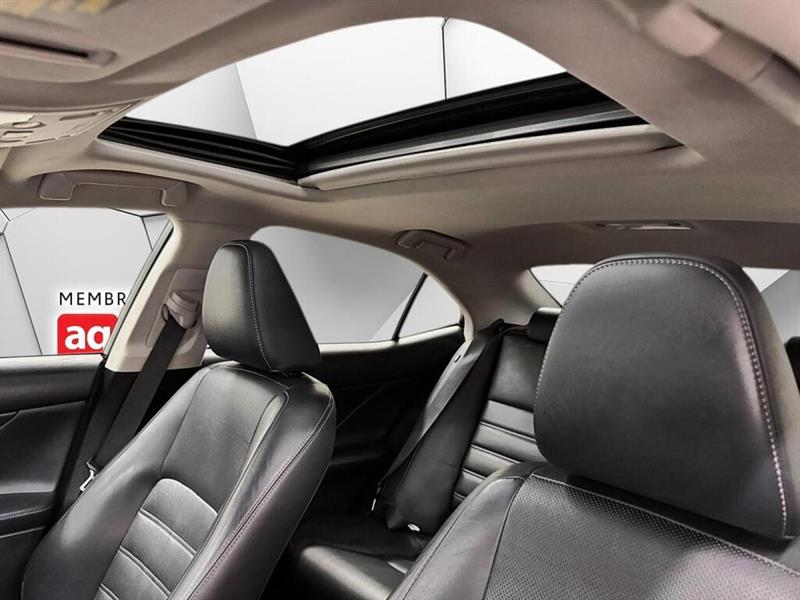 lexus IS 300 2016 - 21