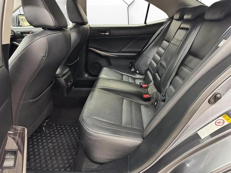 lexus IS 300 2016 - 22