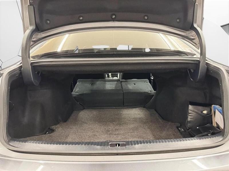 lexus IS 300 2016 - 23