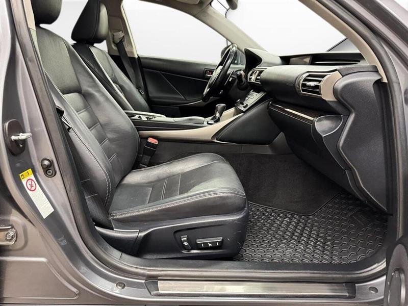 lexus IS 300 2016 - 25