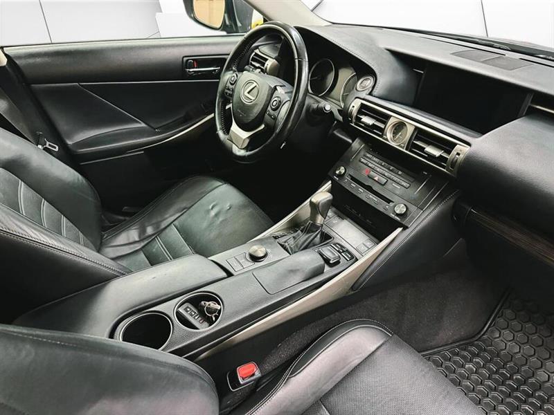 lexus IS 300 2016 - 26