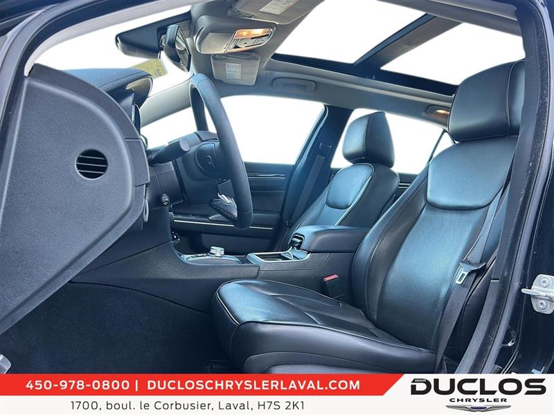 chrysler 300 2023 - 13