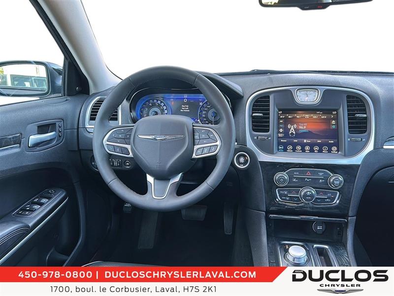 chrysler 300 2023 - 15