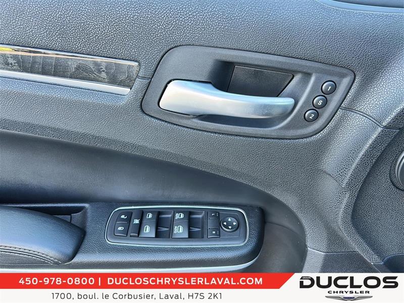 chrysler 300 2023 - 16