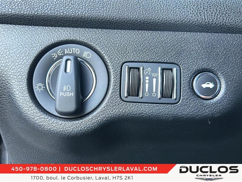 chrysler 300 2023 - 17