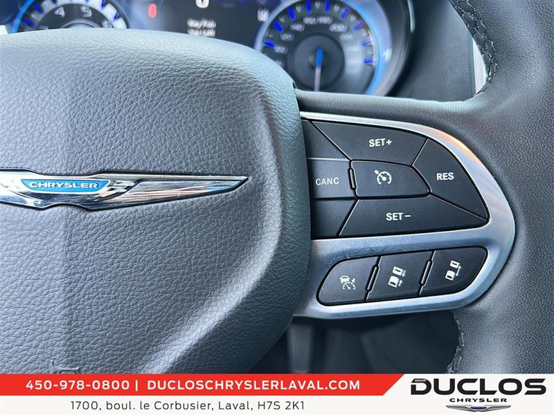 chrysler 300 2023 - 19