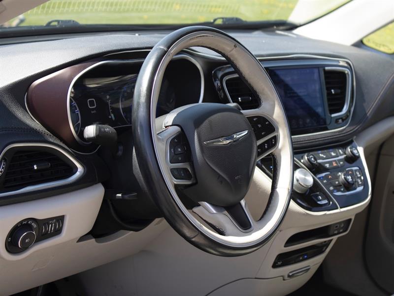 chrysler Pacifica 2017 - 9