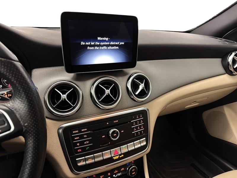 mercedes-benz GLA 2018 - 26