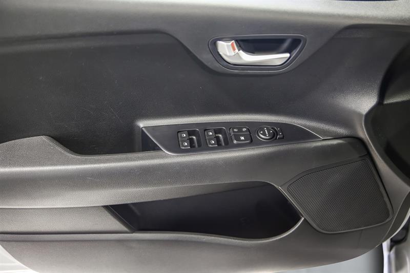 kia Rio 5 portes 2023 - 13