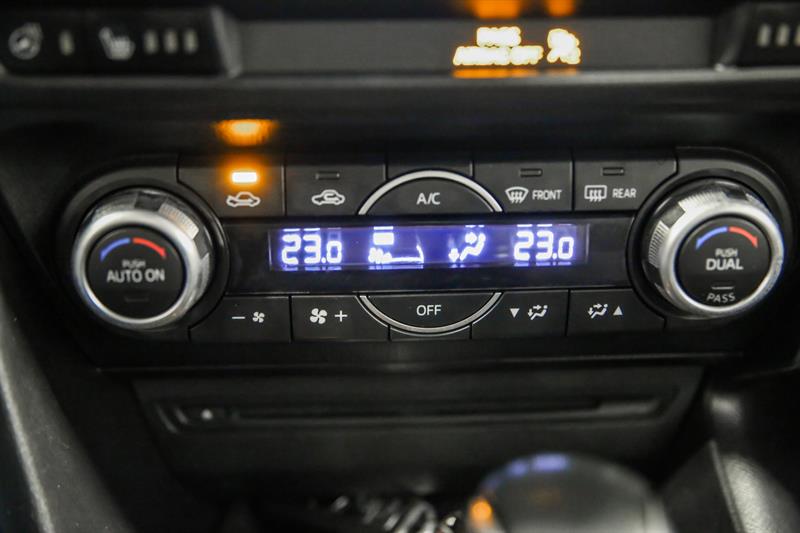 mazda Mazda3 2018 - 24