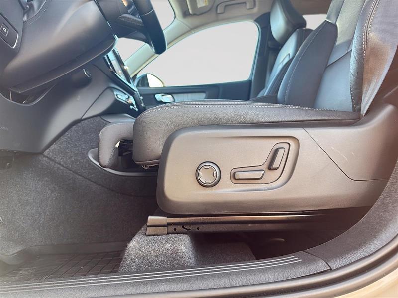 volvo XC40 2025 - 11