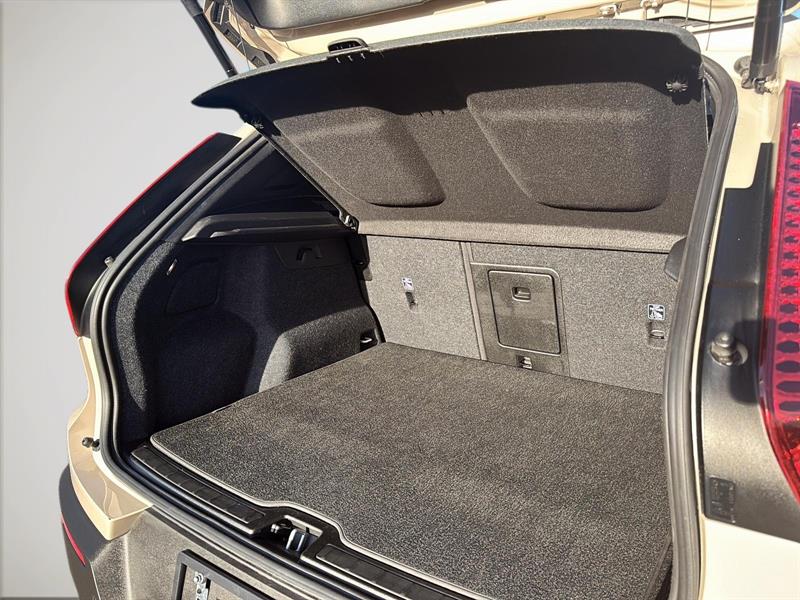 volvo XC40 2025 - 16