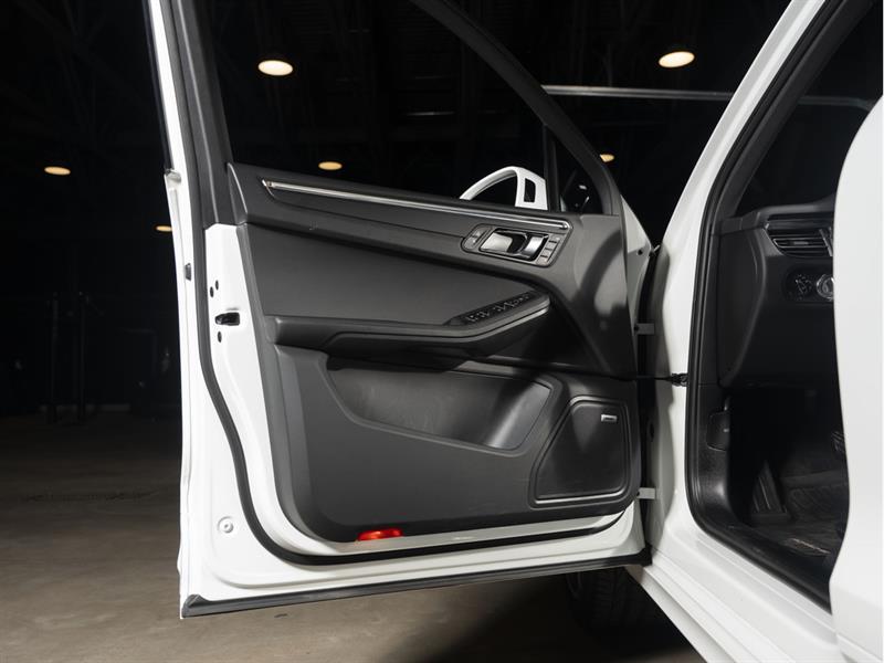 porsche Macan 2024 - 25