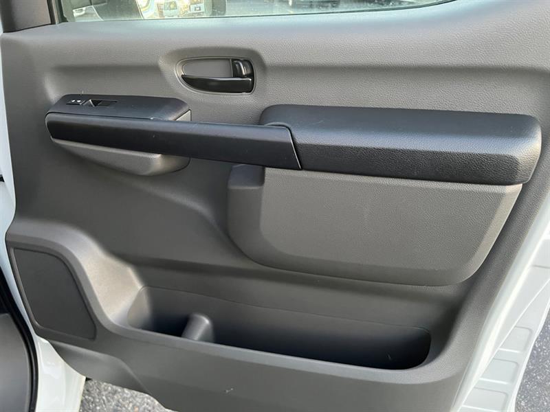 nissan NV Cargo 2017 - 9