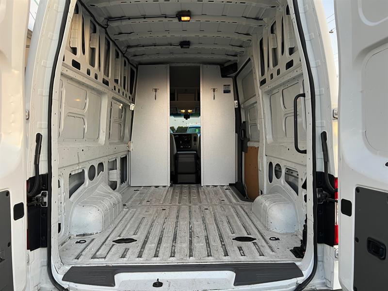 nissan NV Cargo 2017 - 12